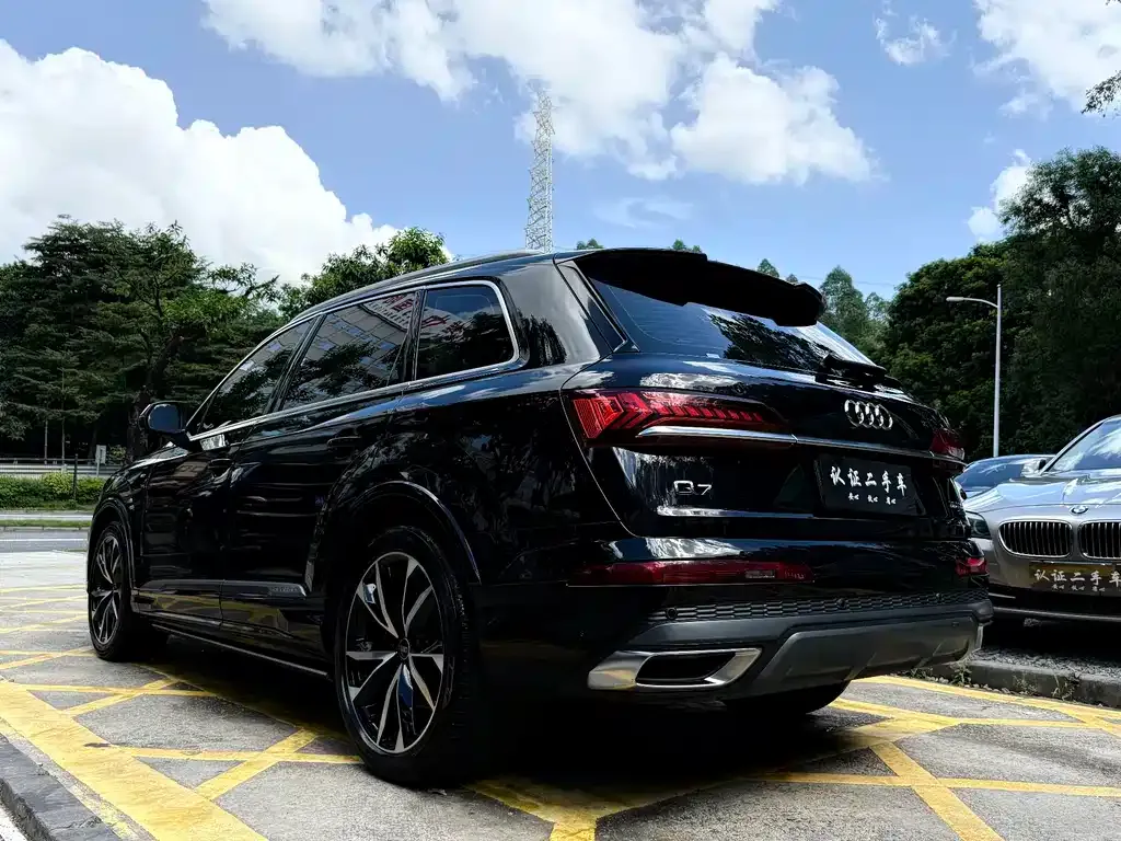 Audi Q7 2022 из CN, фото 6
