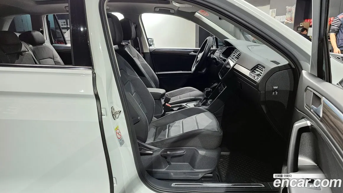 Volkswagen Tiguan — фото 10