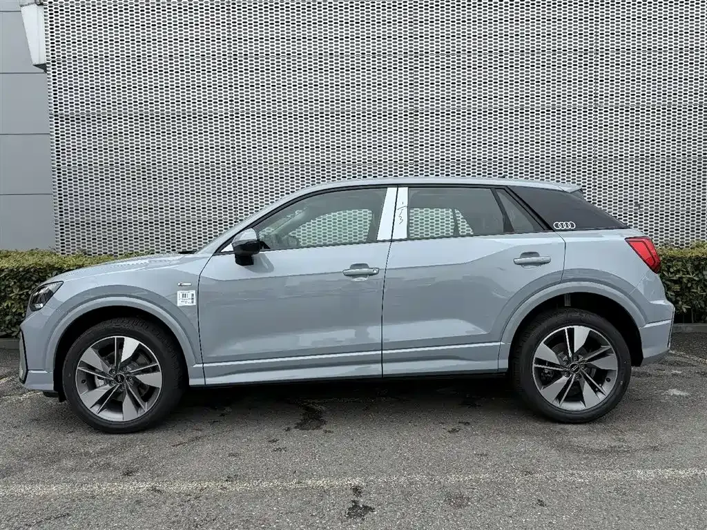 Audi Q2L 2025 из CN, фото 3