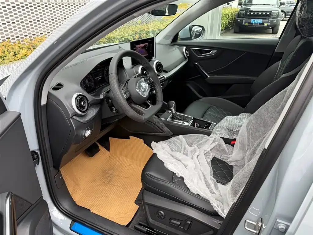 Audi Q2L 2025 из CN, фото 5