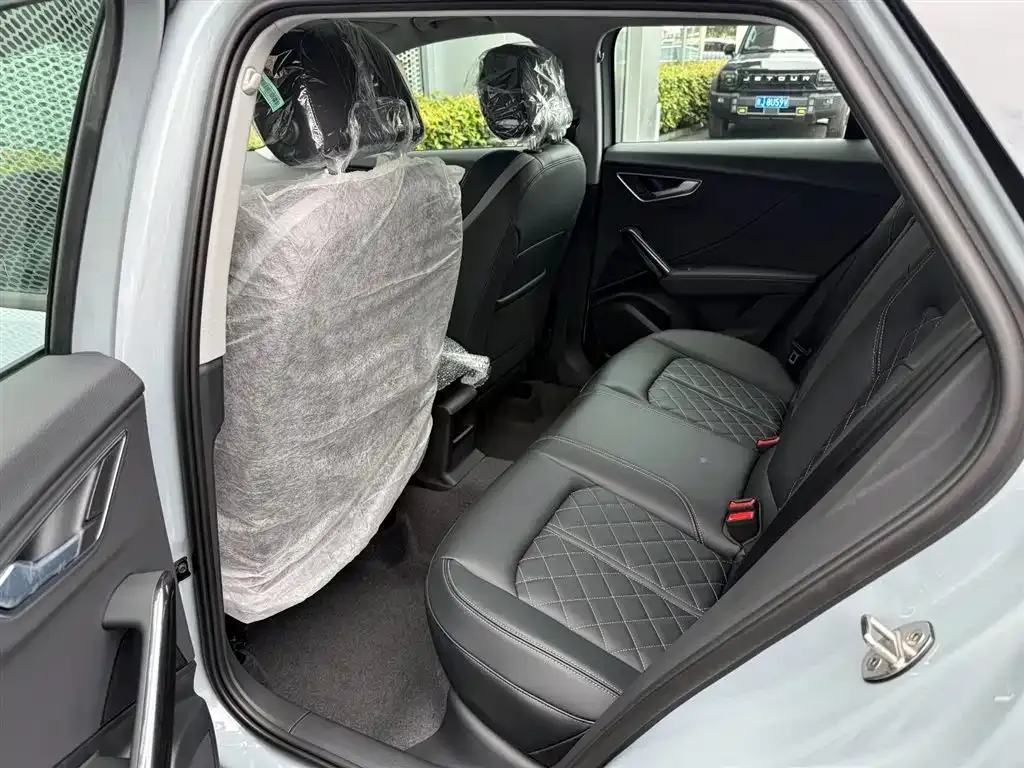 Audi Q2L 2025 из CN, фото 6