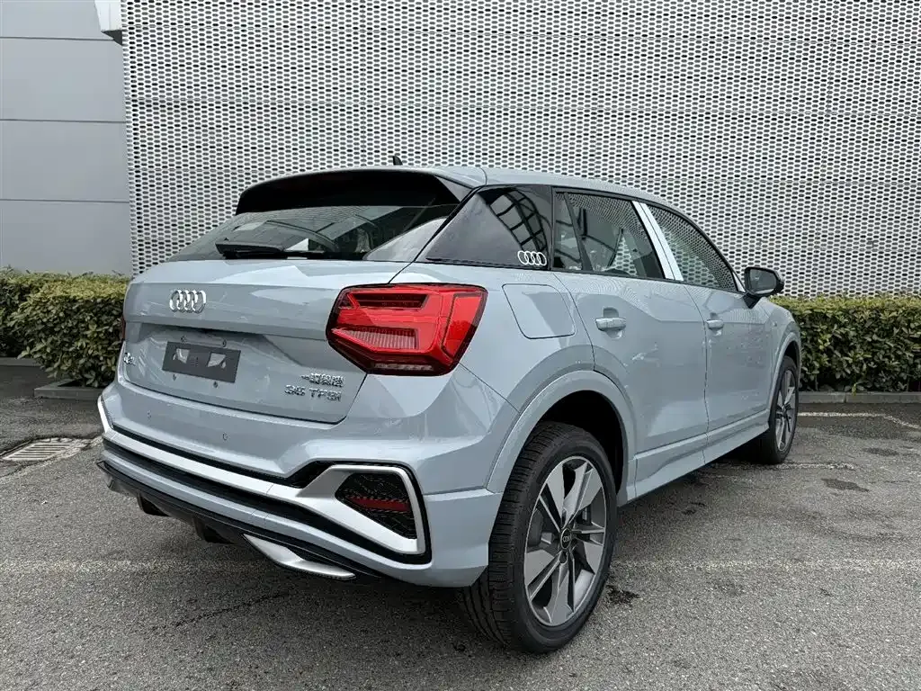 Audi Q2L 2025 из CN, фото 7