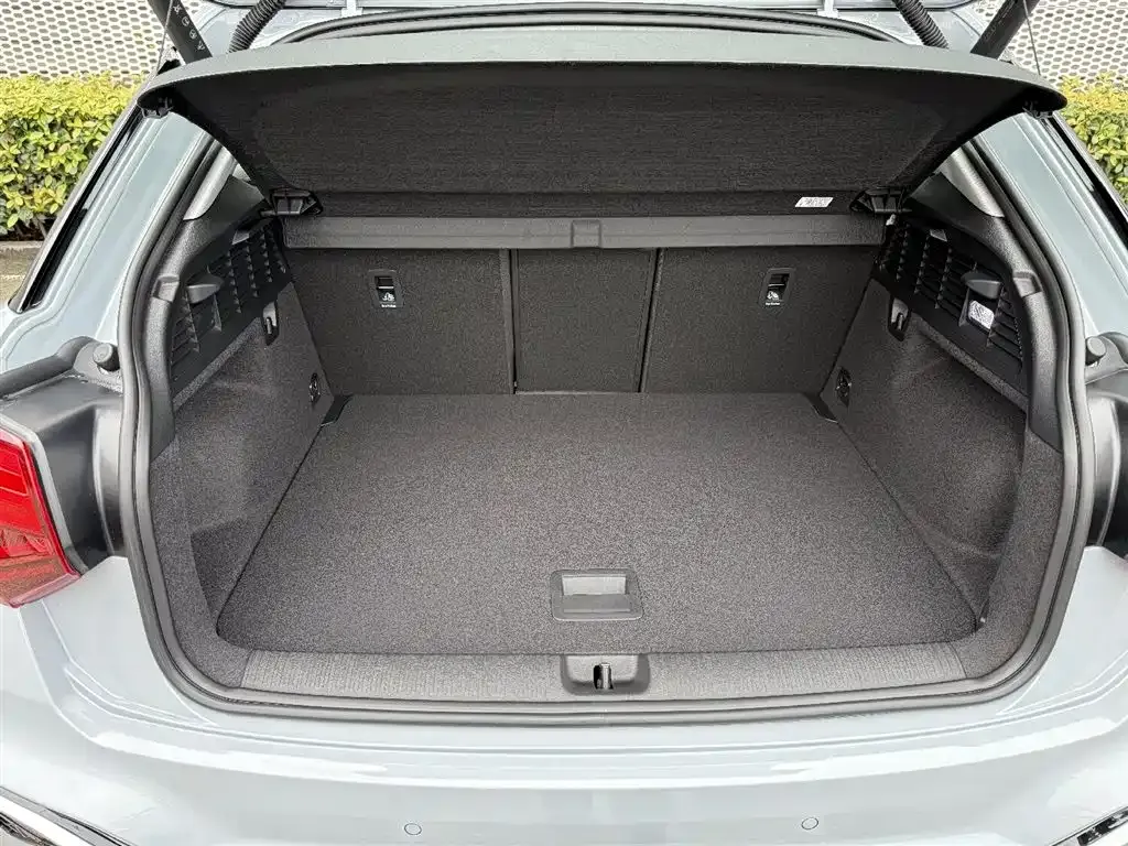 Audi Q2L 2025 из CN, фото 9