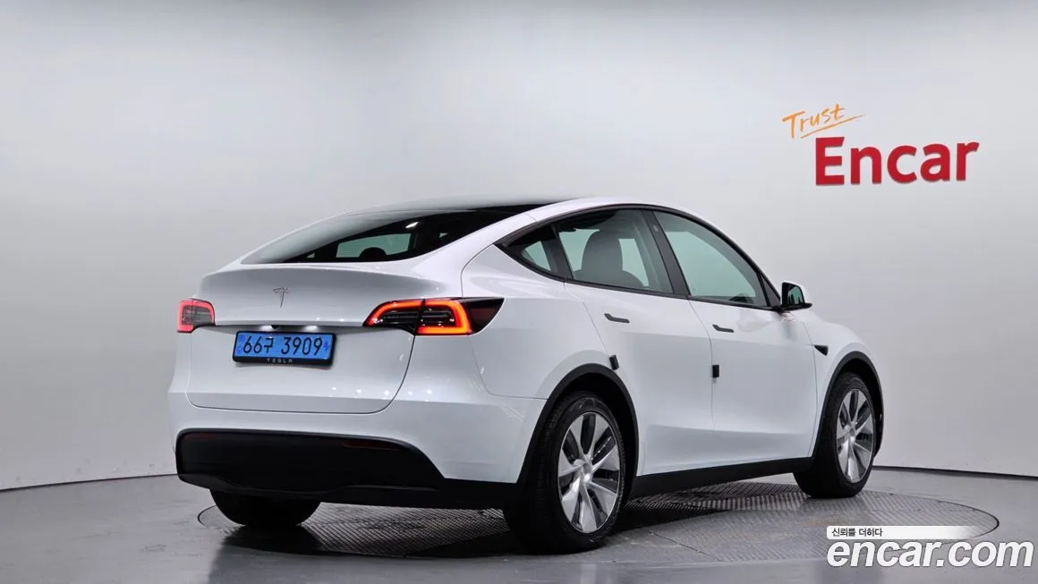 Tesla Model Y 2024 из KR, фото 2
