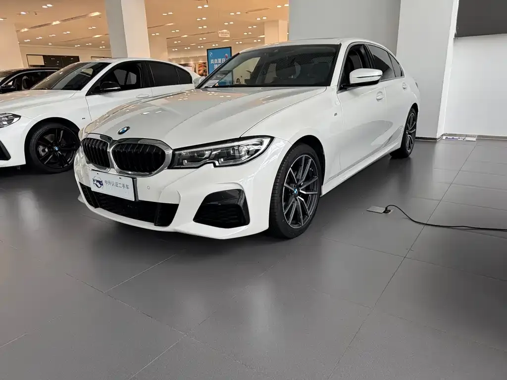 BMW 3 Series 2022 из CN, фото 1