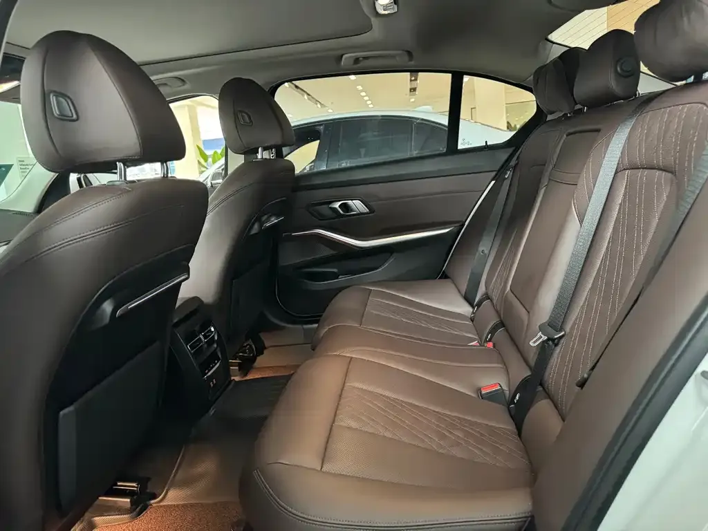 BMW 3 Series 2022 из CN, фото 7