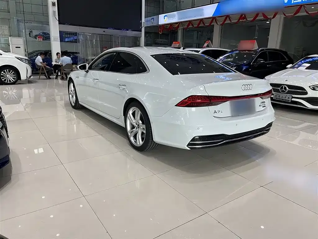 Audi A7L — фото 10