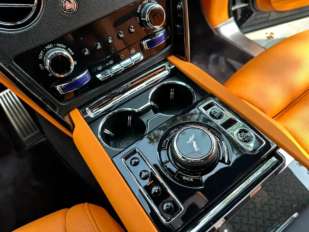 Rolls-Royce Cullinan 2023 из CN, фото 10
