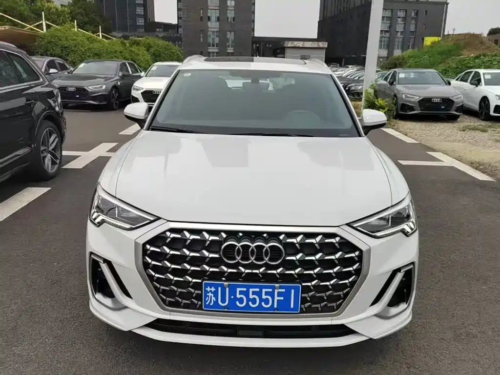 Audi Q3 2024 из CN, фото 1