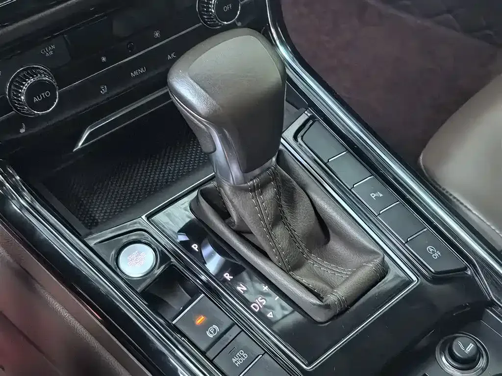 Volkswagen Phideon 2023 из CN, фото 10