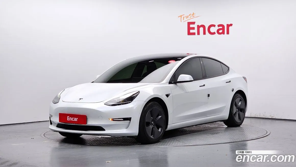 Tesla Model 3 — фото 1