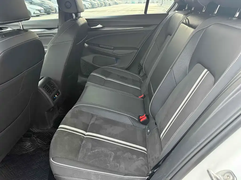 Volkswagen Golf 2022 из CN, фото 10