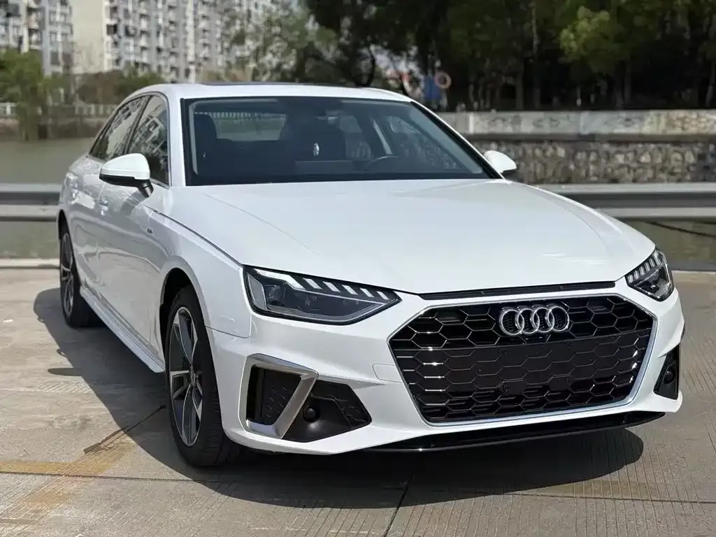 Audi A4L 2023 из CN, фото 1
