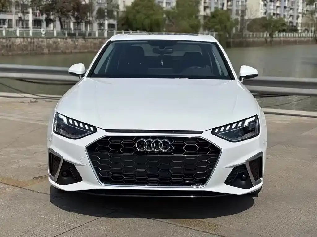 Audi A4L 2023 из CN, фото 2