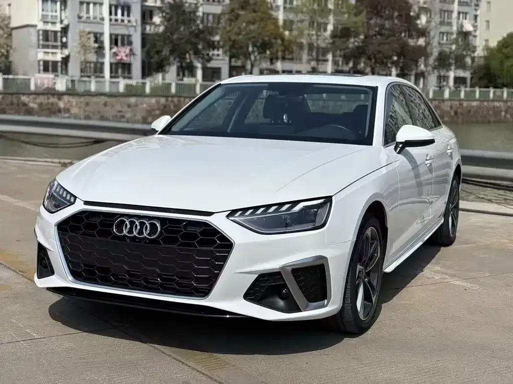 Audi A4L 2023 из CN, фото 3