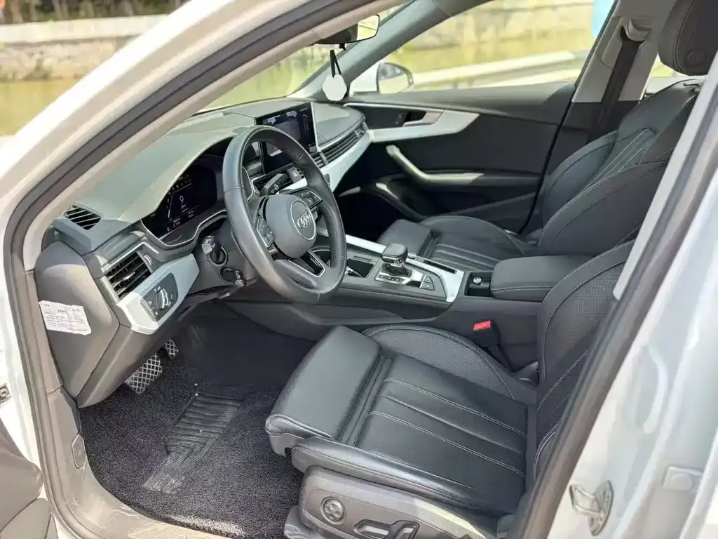 Audi A4L 2023 из CN, фото 4