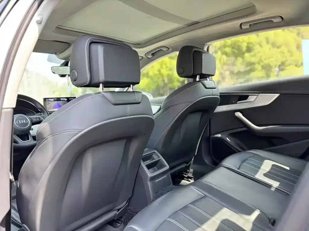 Audi A4L 2023 из CN, фото 6