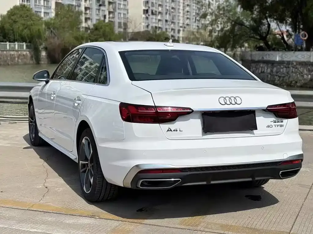 Audi A4L 2023 из CN, фото 9