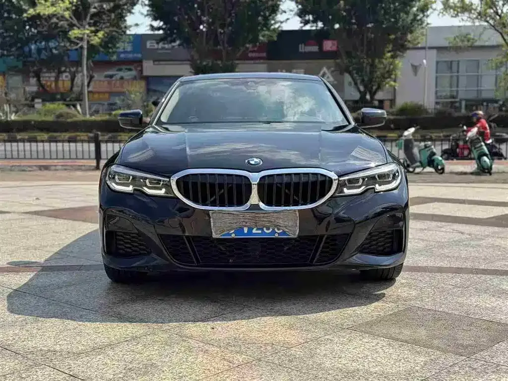 BMW 3 Series 2022 из CN, фото 2