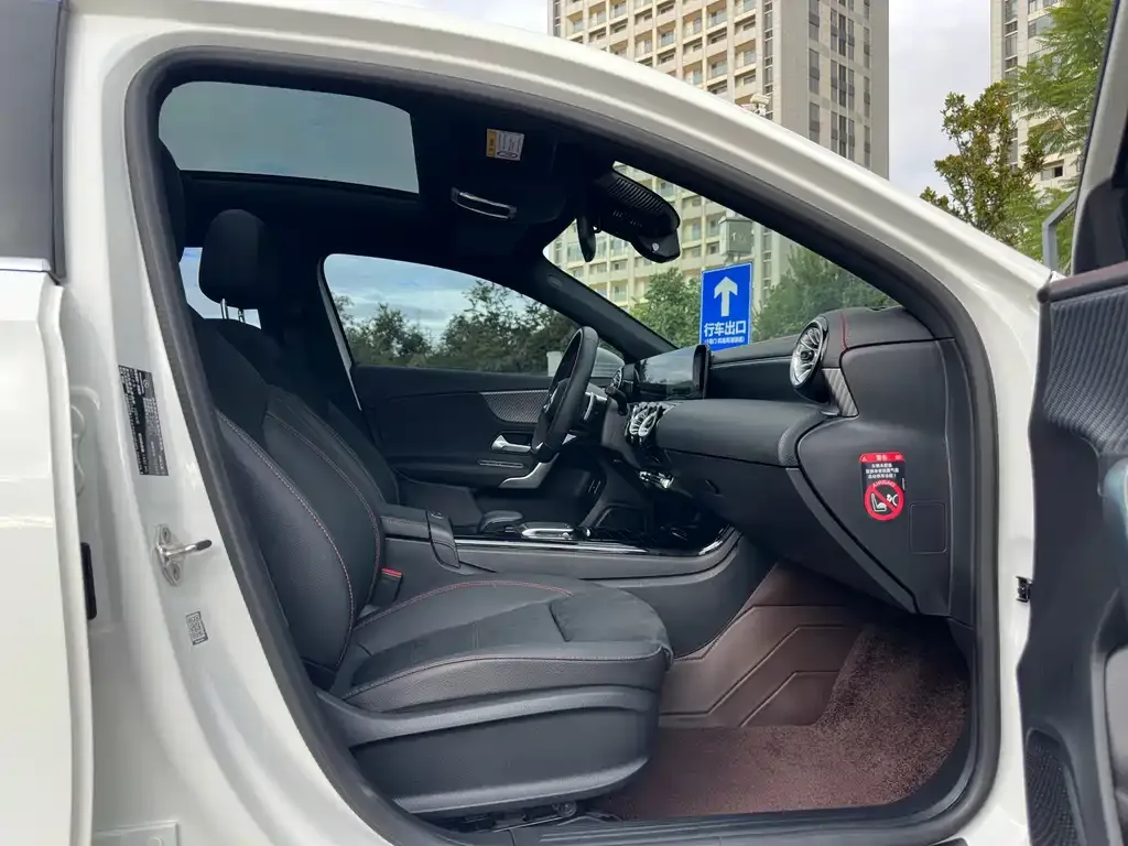 Mercedes-Benz A-Class 2023 из CN, фото 10