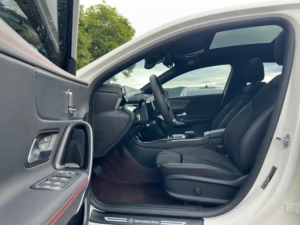 Mercedes-Benz A-Class 2023 из CN, фото 8