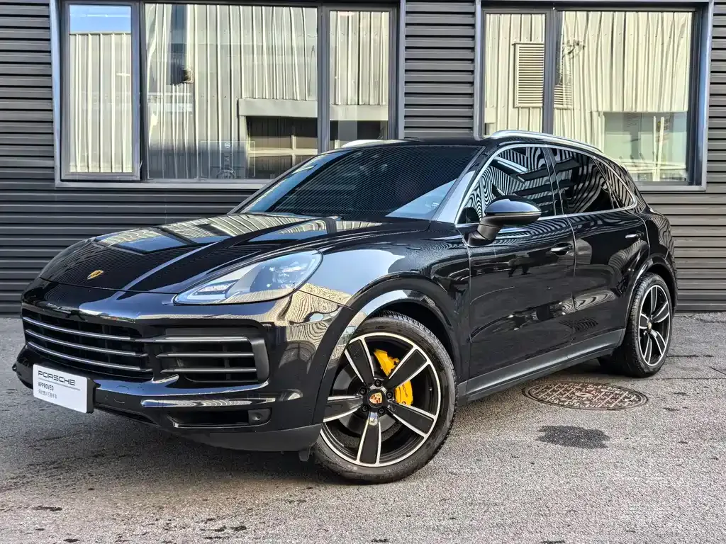 Porsche Cayenne — фото 1