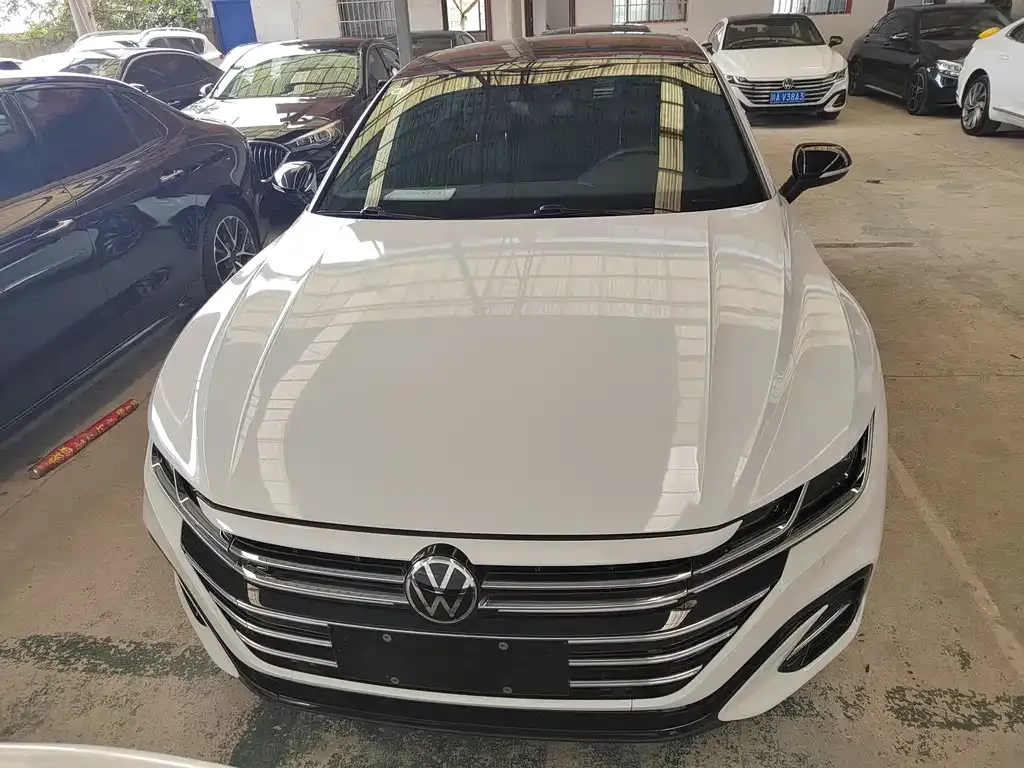 Volkswagen CC 2023 из CN, фото 2