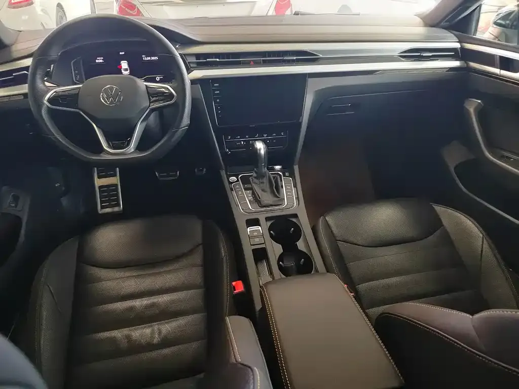 Volkswagen CC 2023 из CN, фото 9