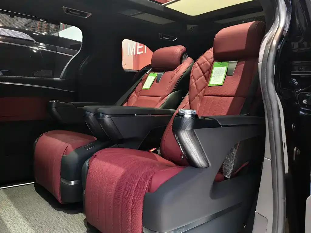 Toyota Sienna 2025 из CN, фото 10