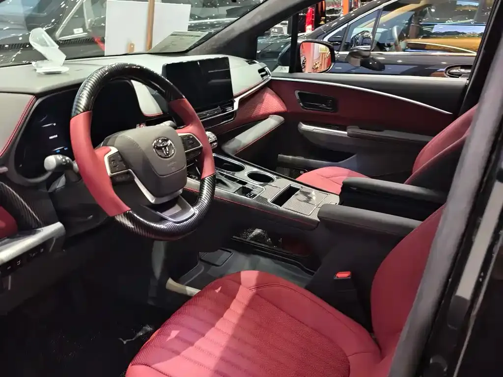 Toyota Sienna 2025 из CN, фото 4