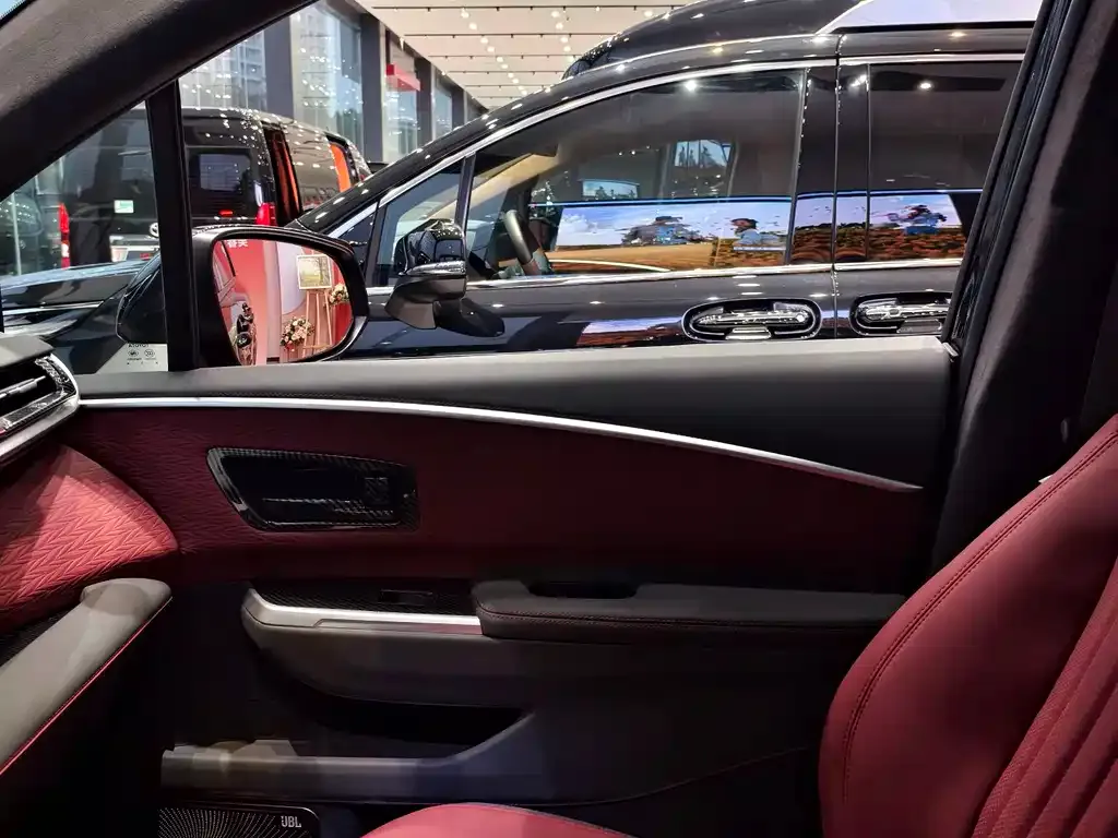 Toyota Sienna 2025 из CN, фото 7