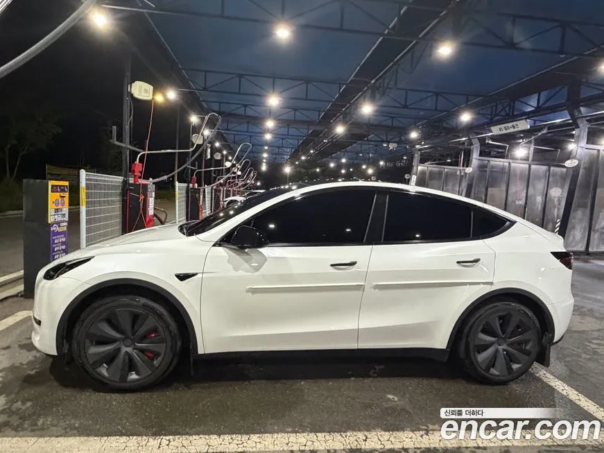 Tesla Model Y — фото 10
