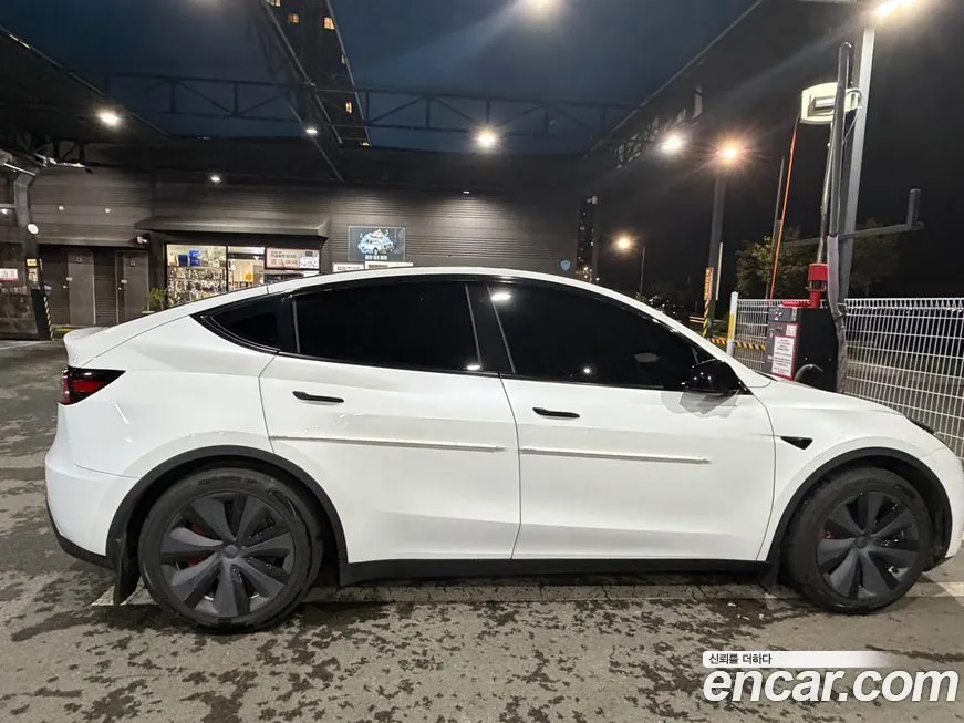 Tesla Model Y — фото 9