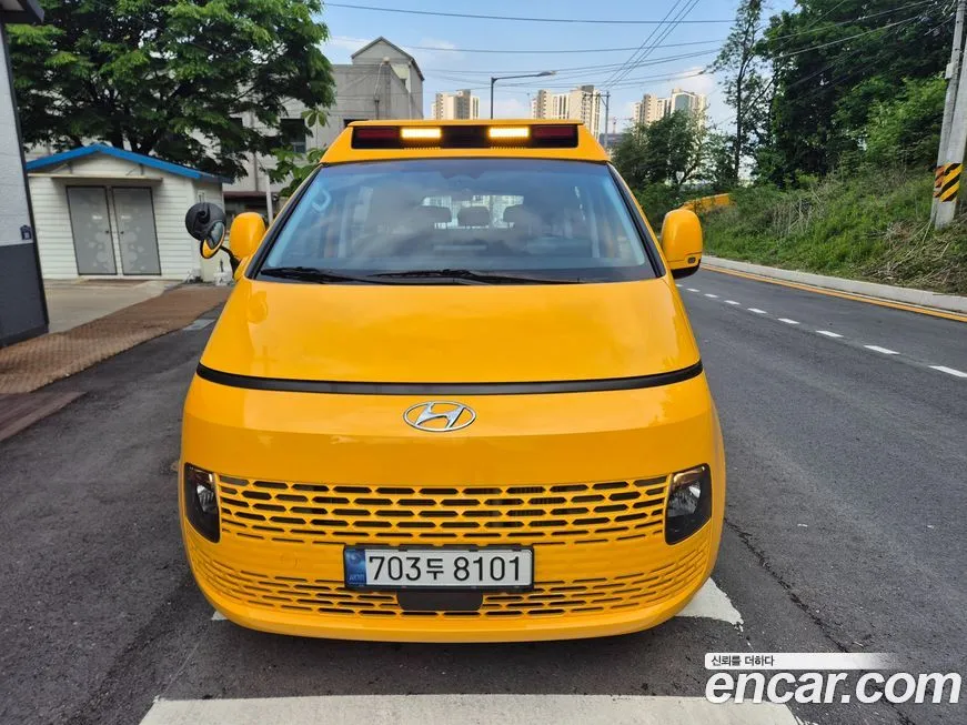 Hyundai Staria