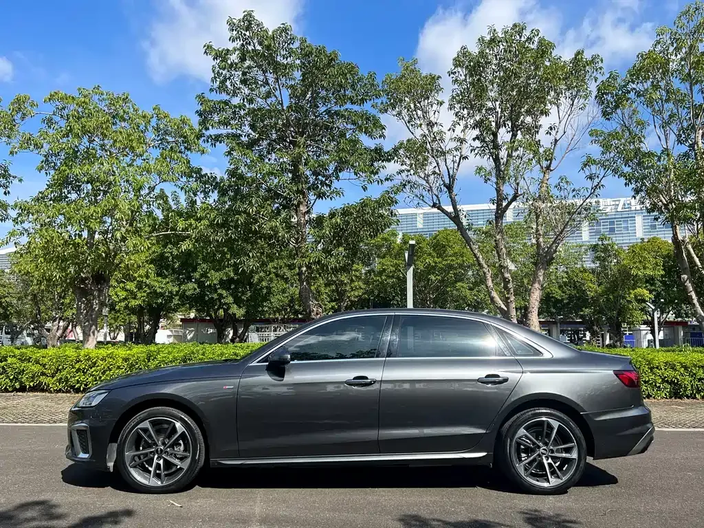 Audi A4L 2022 из CN, фото 4