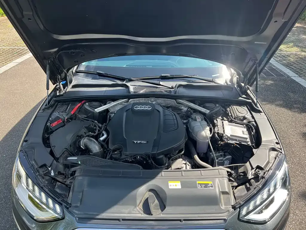 Audi A4L 2022 из CN, фото 6