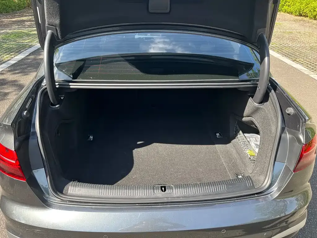 Audi A4L 2022 из CN, фото 7