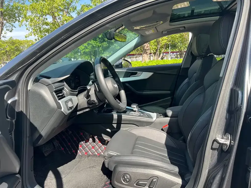 Audi A4L 2022 из CN, фото 9
