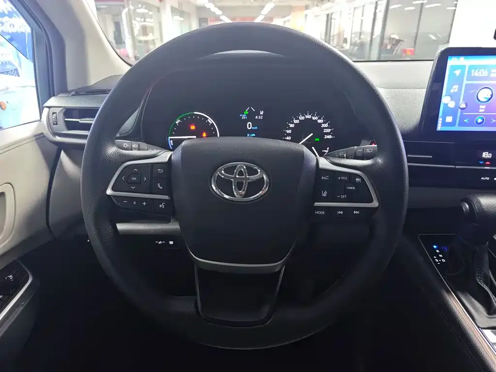 Toyota Granvia 2023 из CN, фото 10