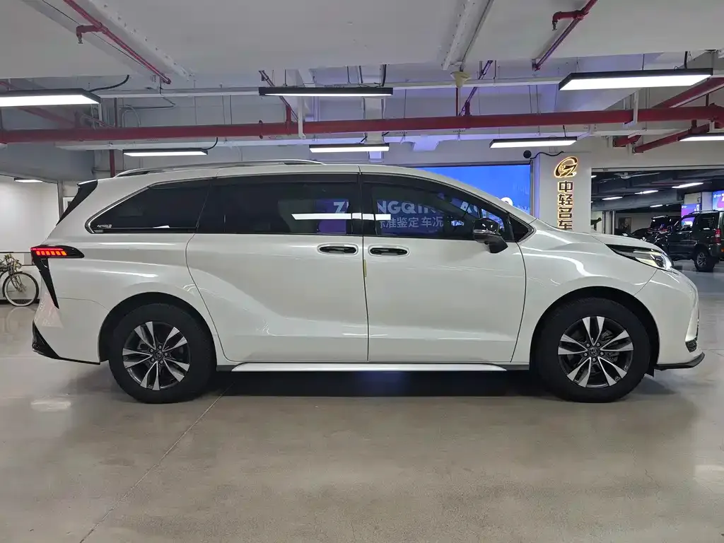 Toyota Granvia 2023 из CN, фото 3