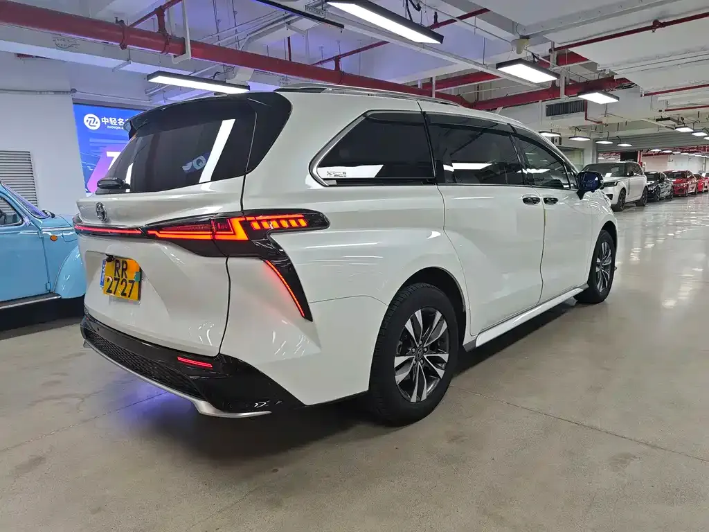 Toyota Granvia 2023 из CN, фото 4