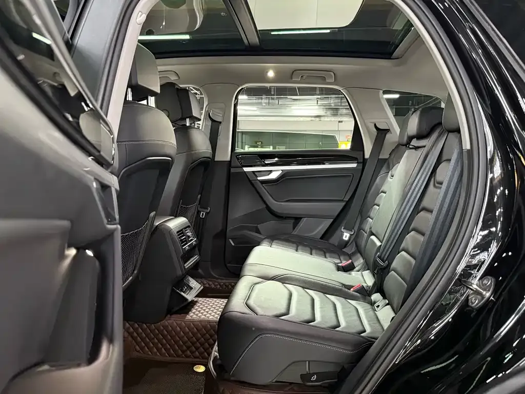 Volkswagen Touareg 2023 из CN, фото 8