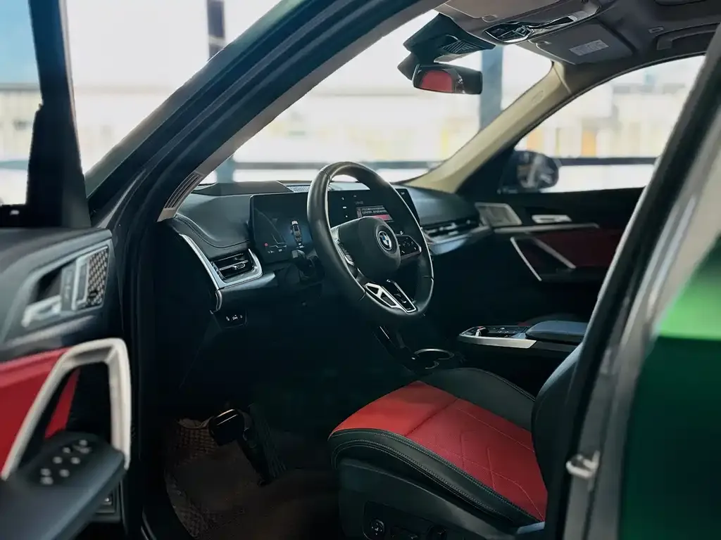 BMW iX1 2024 из CN, фото 3