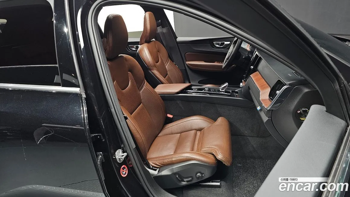 Volvo XC60 2024 из KR, фото 10