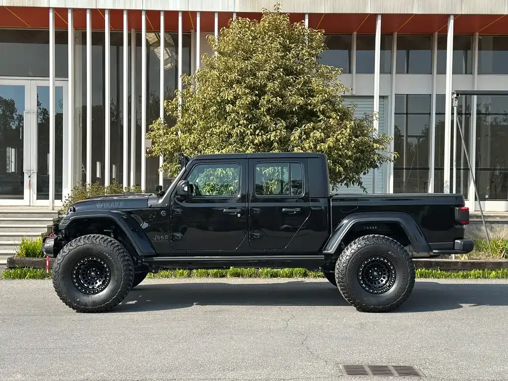 Jeep Gladiator 2023 из CN, фото 2