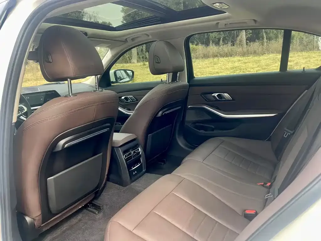 BMW 3 Series 2021 из CN, фото 10