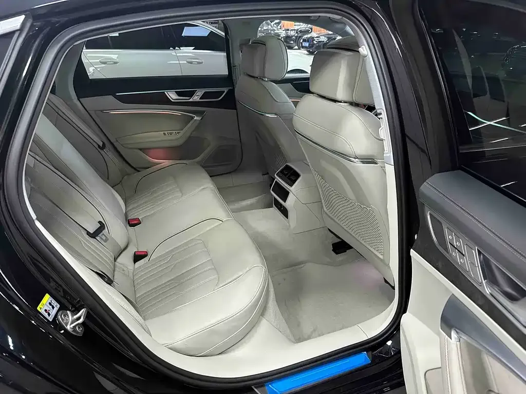 Audi A6L 2021 из CN, фото 7
