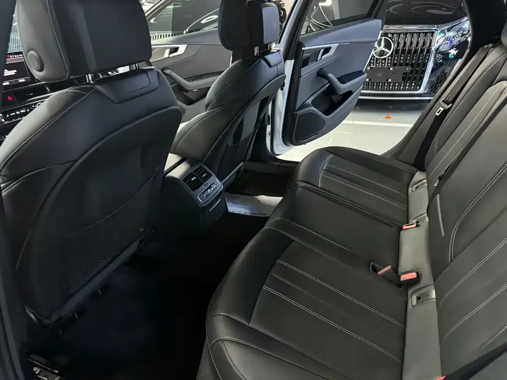 Audi A4L 2024 из CN, фото 10