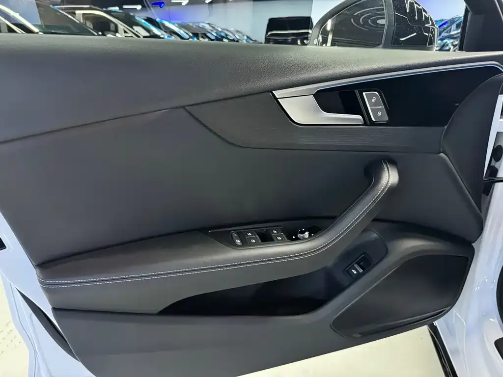 Audi A4L 2024 из CN, фото 4