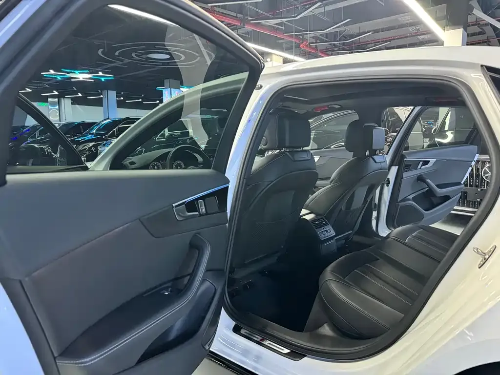 Audi A4L 2024 из CN, фото 8